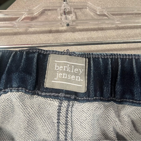 Women’s Denim Jogger Pants - Picture 5 of 6